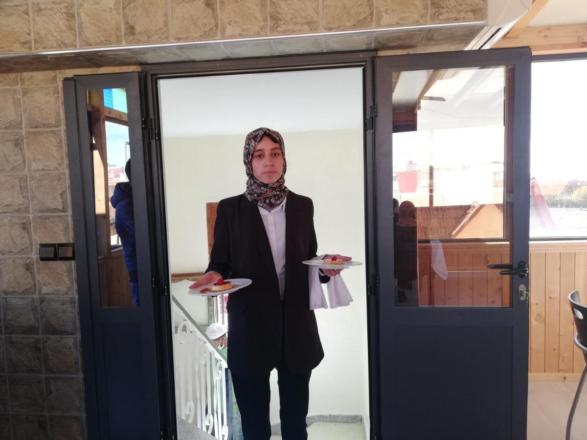 Hotel School Ersat أزرو المظهر الخارجي الصورة