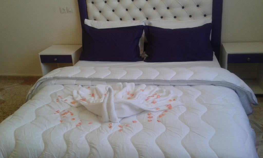 Hotel School Ersat أزرو المظهر الخارجي الصورة