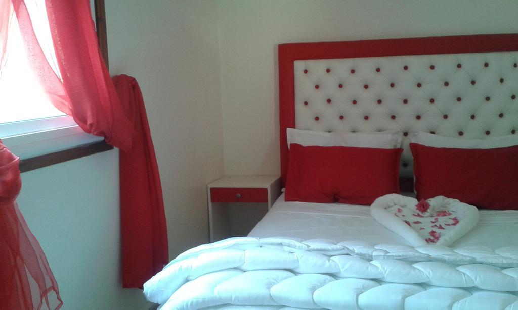 Hotel School Ersat أزرو المظهر الخارجي الصورة