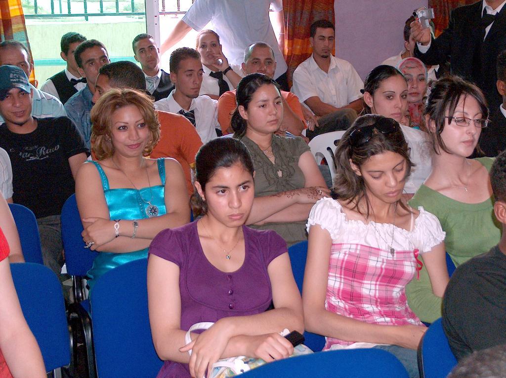 Hotel School Ersat أزرو المظهر الخارجي الصورة