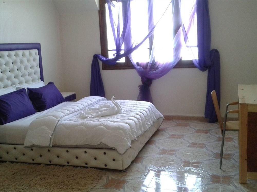Hotel School Ersat أزرو المظهر الخارجي الصورة